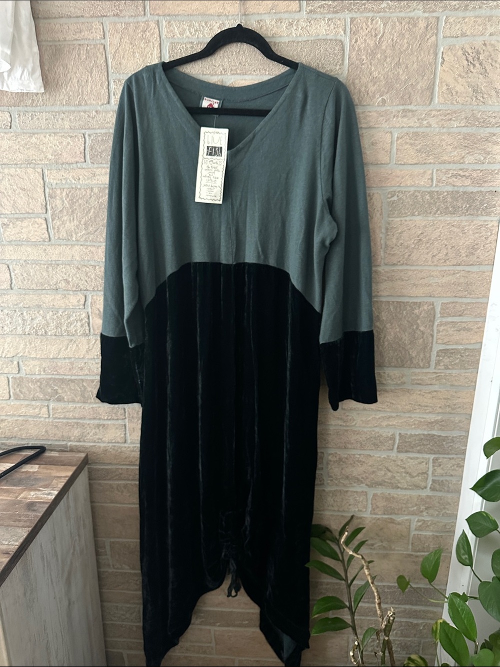 NWT Blue Fish Barclay Pull Up 2001  Velvet Embroidered Rayon Silk Dress Art